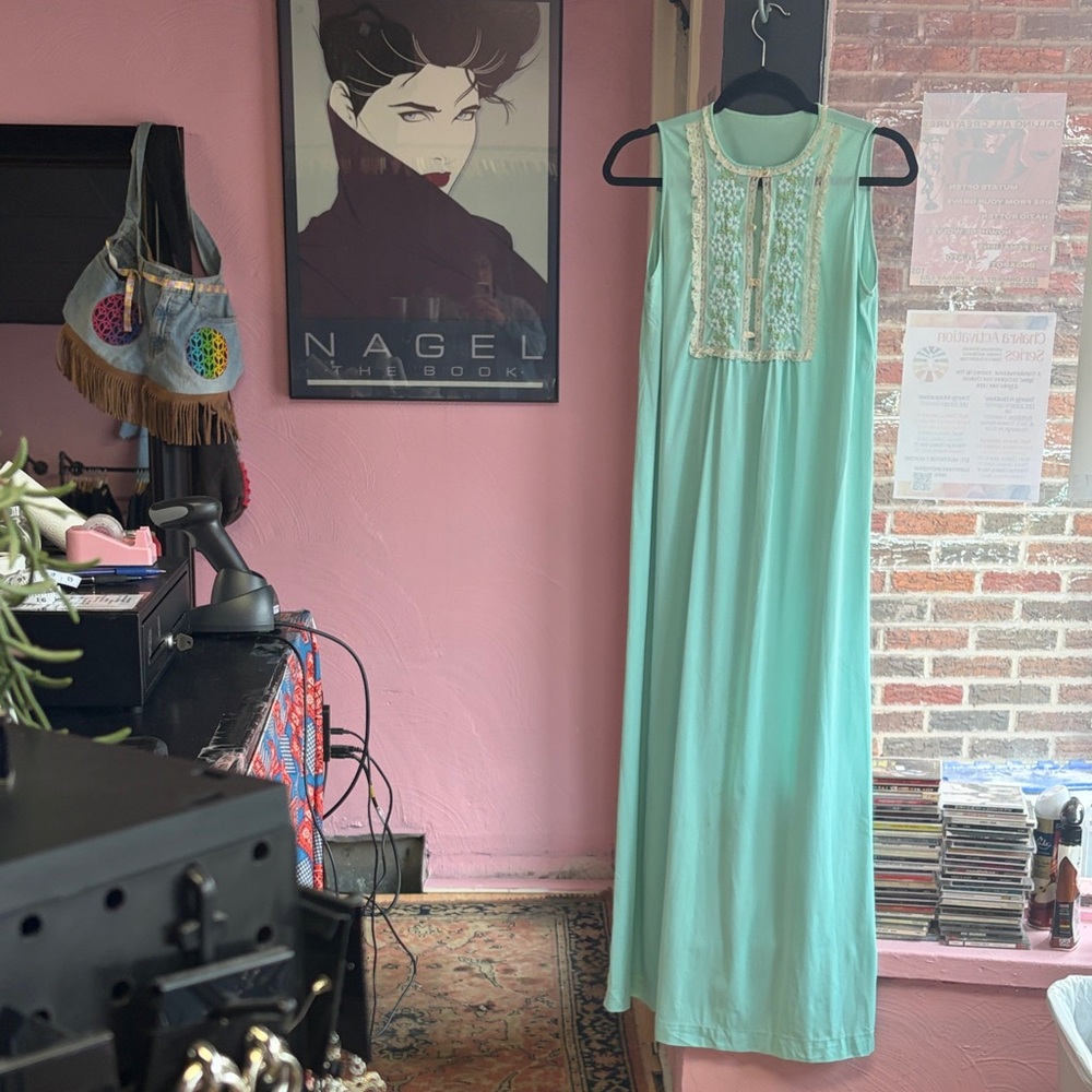 Vintage 1970s Elegant Mint Sleeveless Nightgown